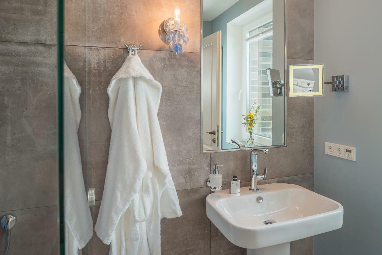 Villa Lotsenhaeuser Ruegen - Luxus Ferienhaus - 3 Schlafzimmer - Sauna - Dachterrasse Mit Boddenblick Breege Zewnętrze zdjęcie