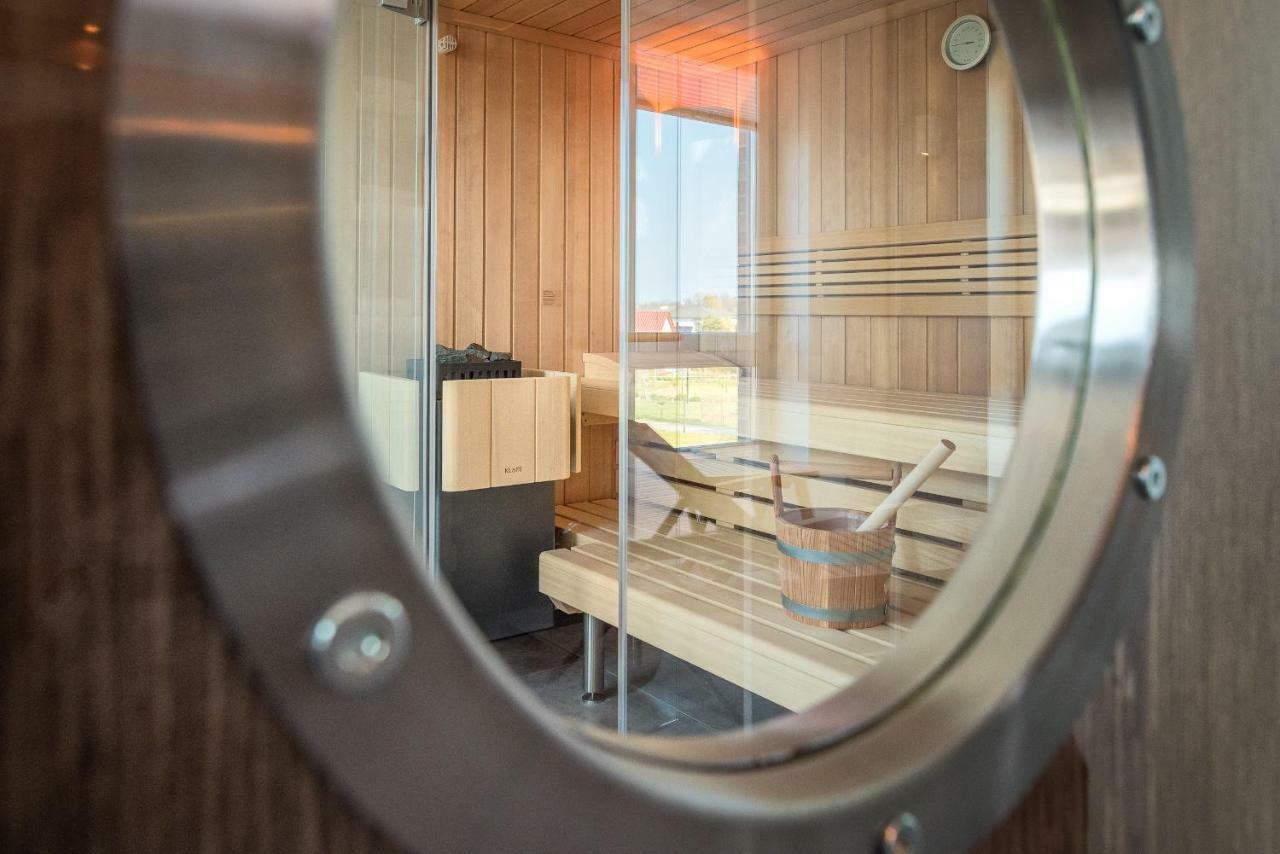 Villa Lotsenhaeuser Ruegen - Luxus Ferienhaus - 3 Schlafzimmer - Sauna - Dachterrasse Mit Boddenblick Breege Zewnętrze zdjęcie